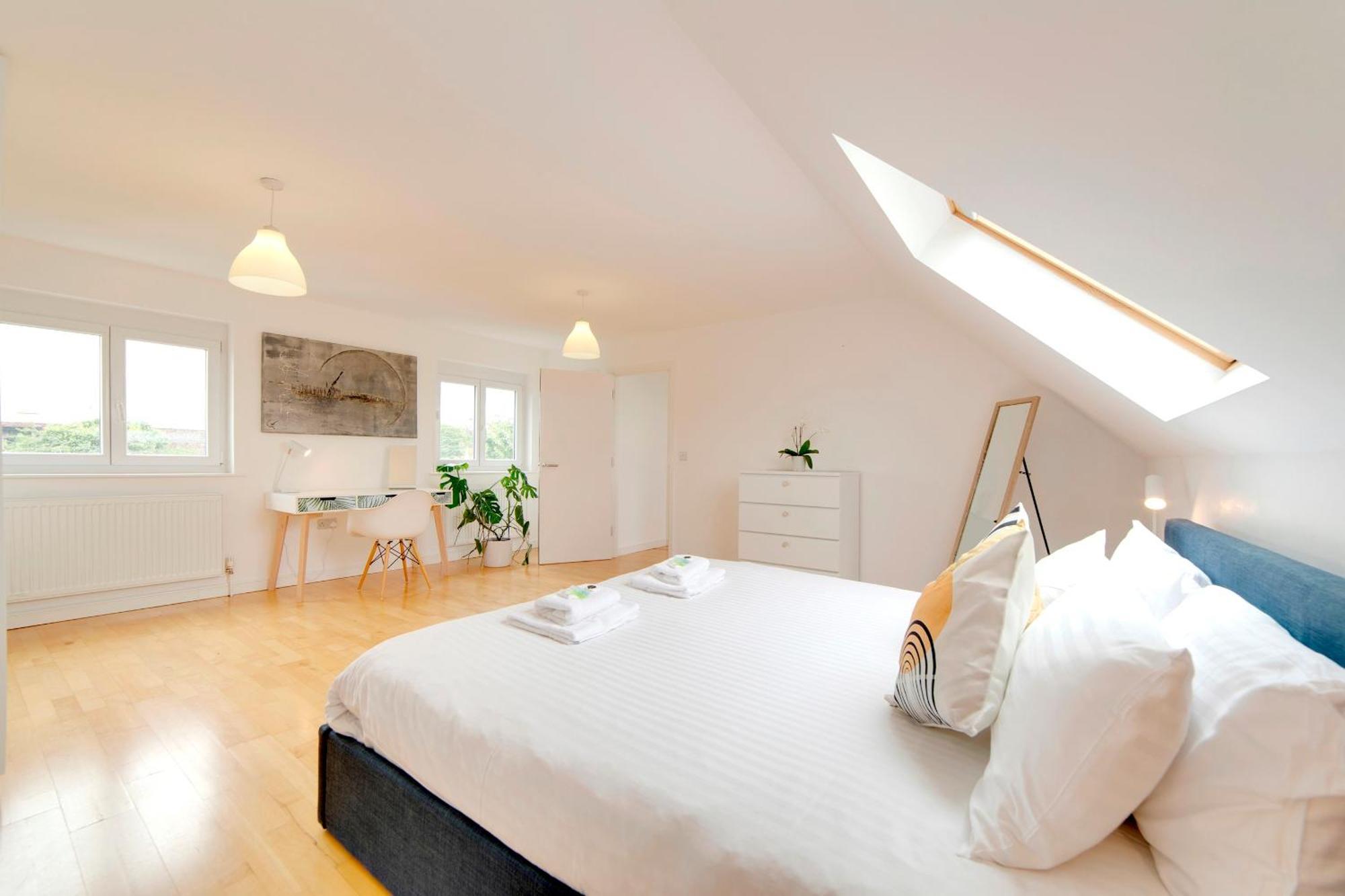 Pass The Keys 49 Byron Square Modern And Spacious 3 Bed Home With Free Parking CBG Екстериор снимка