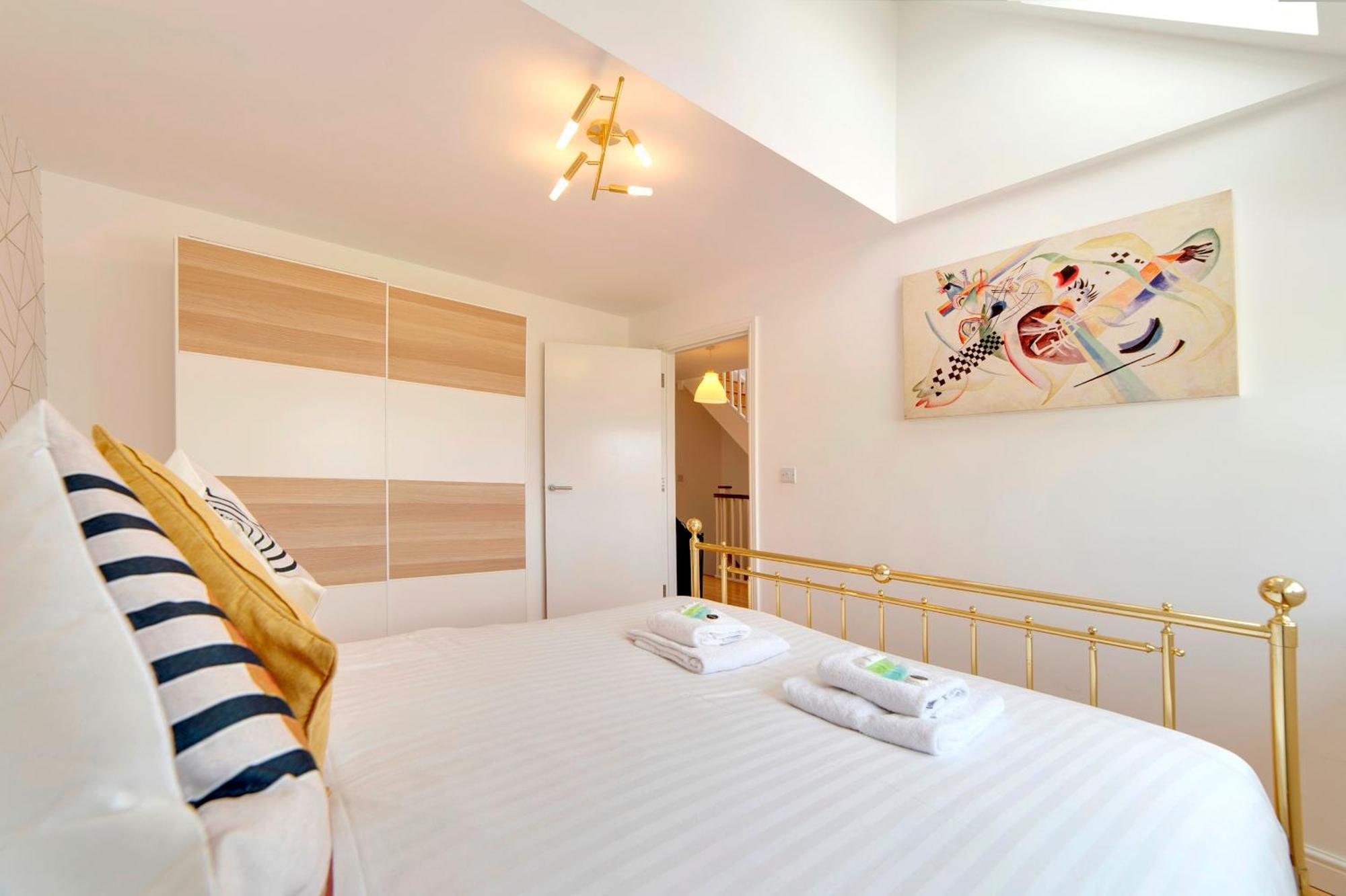 Pass The Keys 49 Byron Square Modern And Spacious 3 Bed Home With Free Parking CBG Екстериор снимка