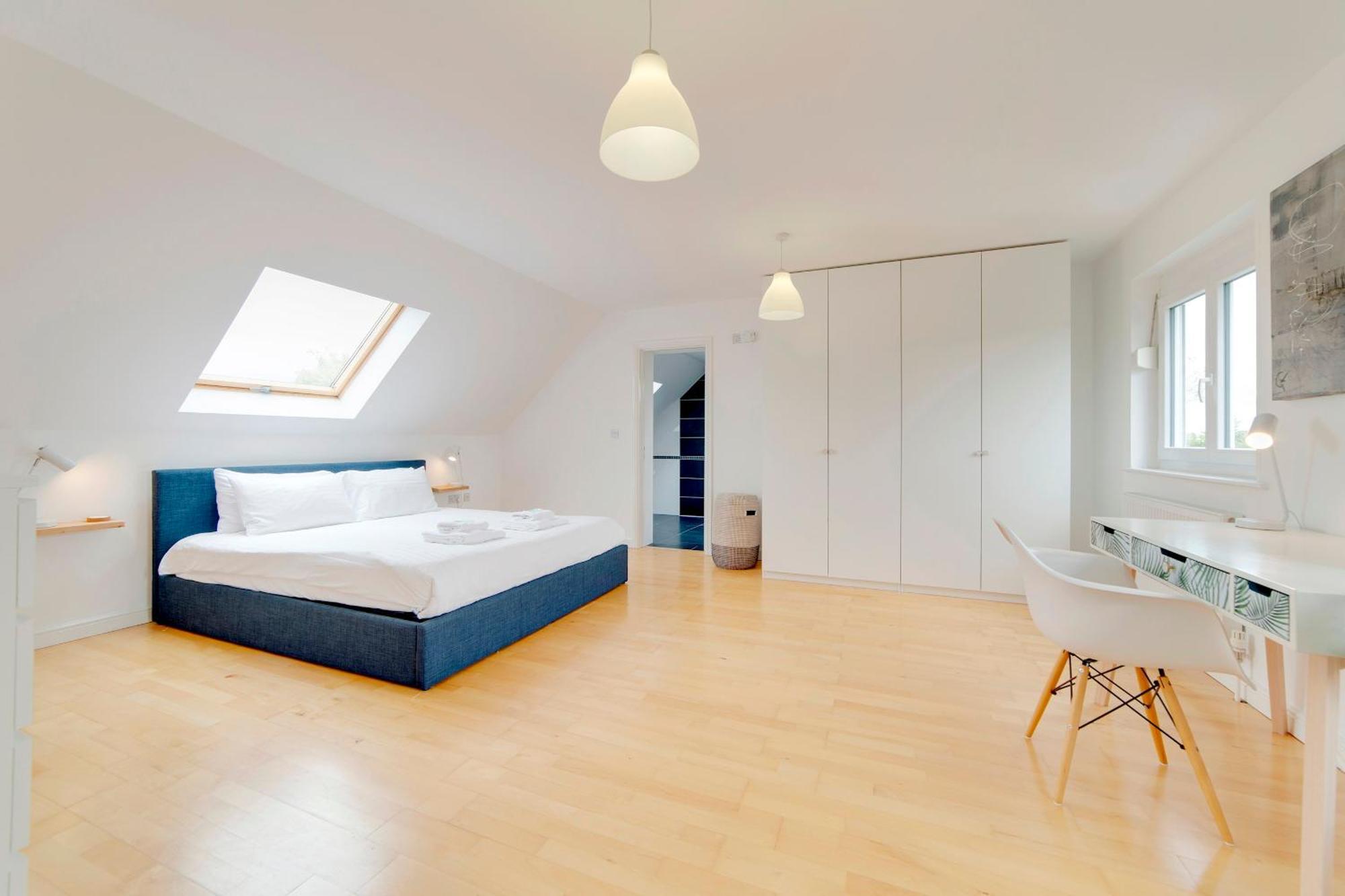 Pass The Keys 49 Byron Square Modern And Spacious 3 Bed Home With Free Parking CBG Екстериор снимка