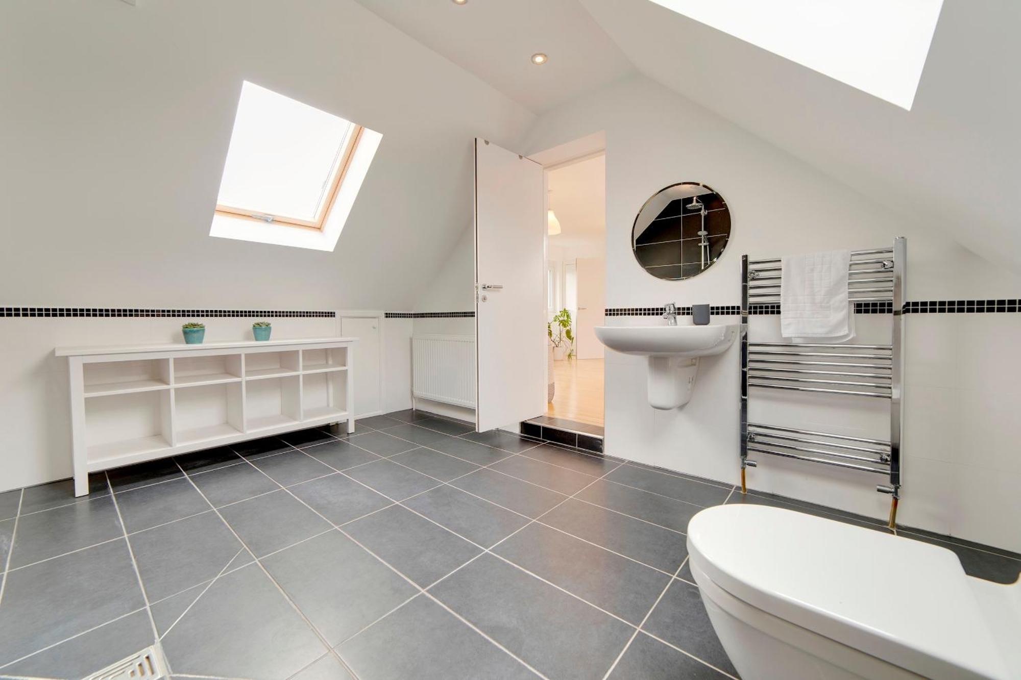 Pass The Keys 49 Byron Square Modern And Spacious 3 Bed Home With Free Parking CBG Екстериор снимка