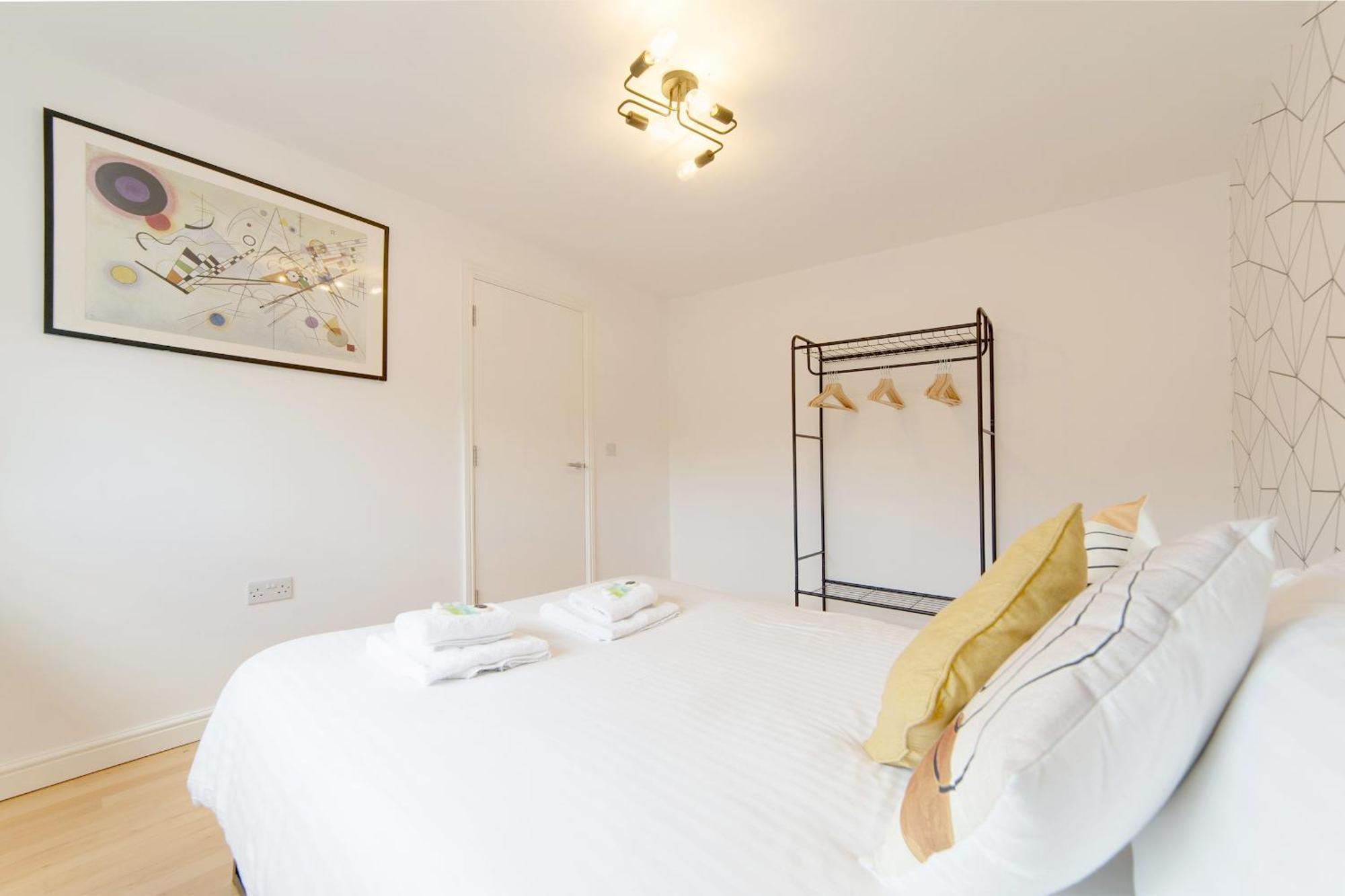Pass The Keys 49 Byron Square Modern And Spacious 3 Bed Home With Free Parking CBG Екстериор снимка