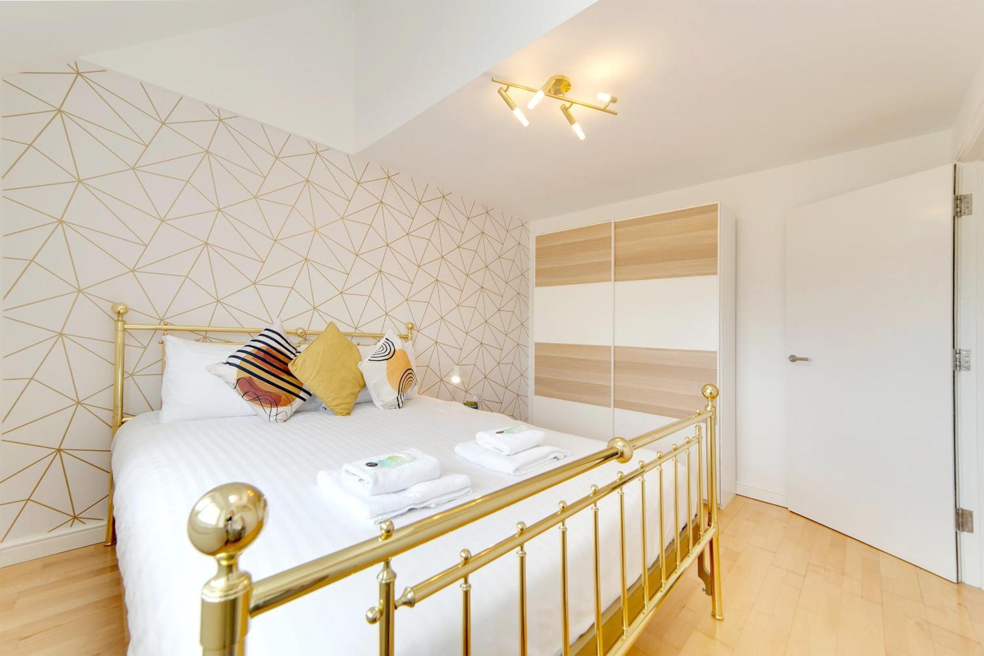 Pass The Keys 49 Byron Square Modern And Spacious 3 Bed Home With Free Parking CBG Екстериор снимка
