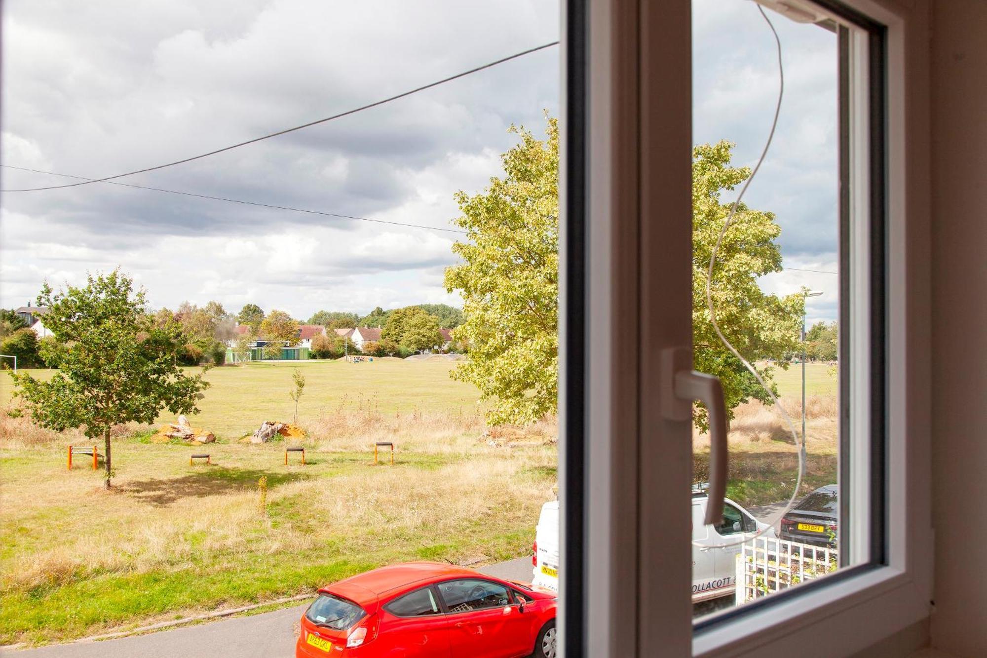 Pass The Keys 49 Byron Square Modern And Spacious 3 Bed Home With Free Parking CBG Екстериор снимка