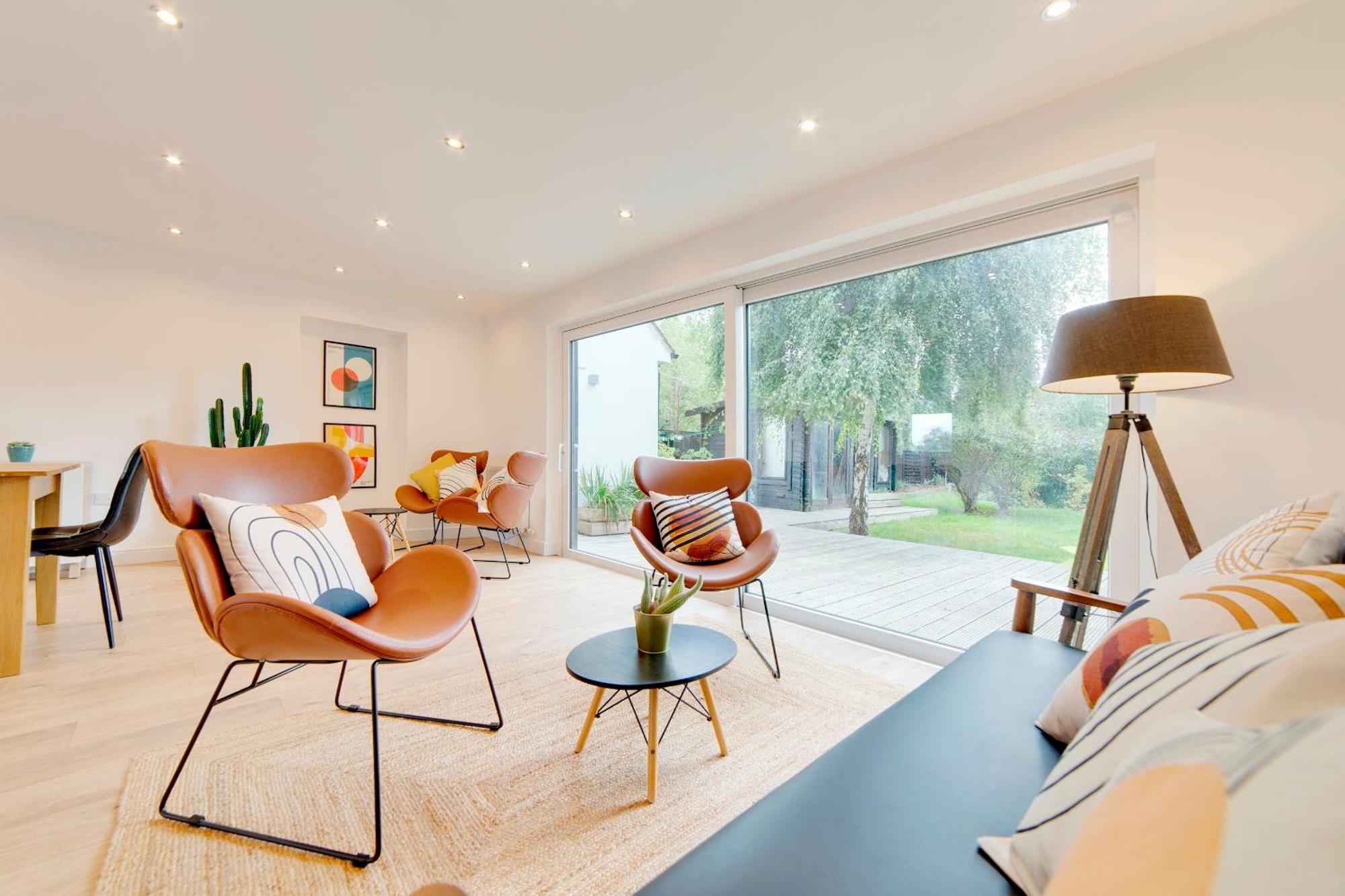 Pass The Keys 49 Byron Square Modern And Spacious 3 Bed Home With Free Parking CBG Екстериор снимка