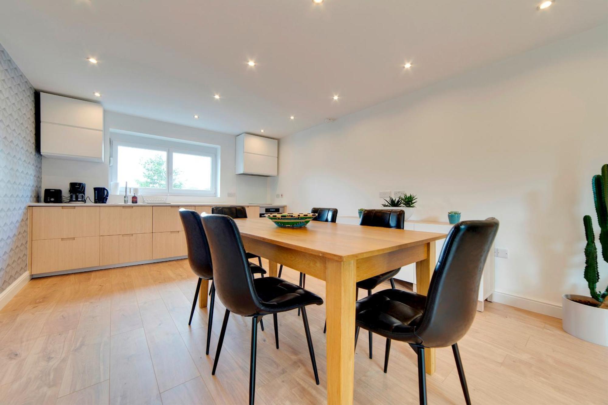 Pass The Keys 49 Byron Square Modern And Spacious 3 Bed Home With Free Parking CBG Екстериор снимка