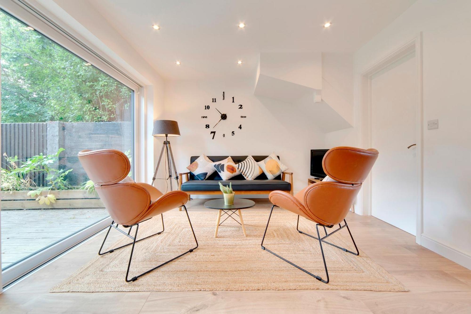 Pass The Keys 49 Byron Square Modern And Spacious 3 Bed Home With Free Parking CBG Екстериор снимка
