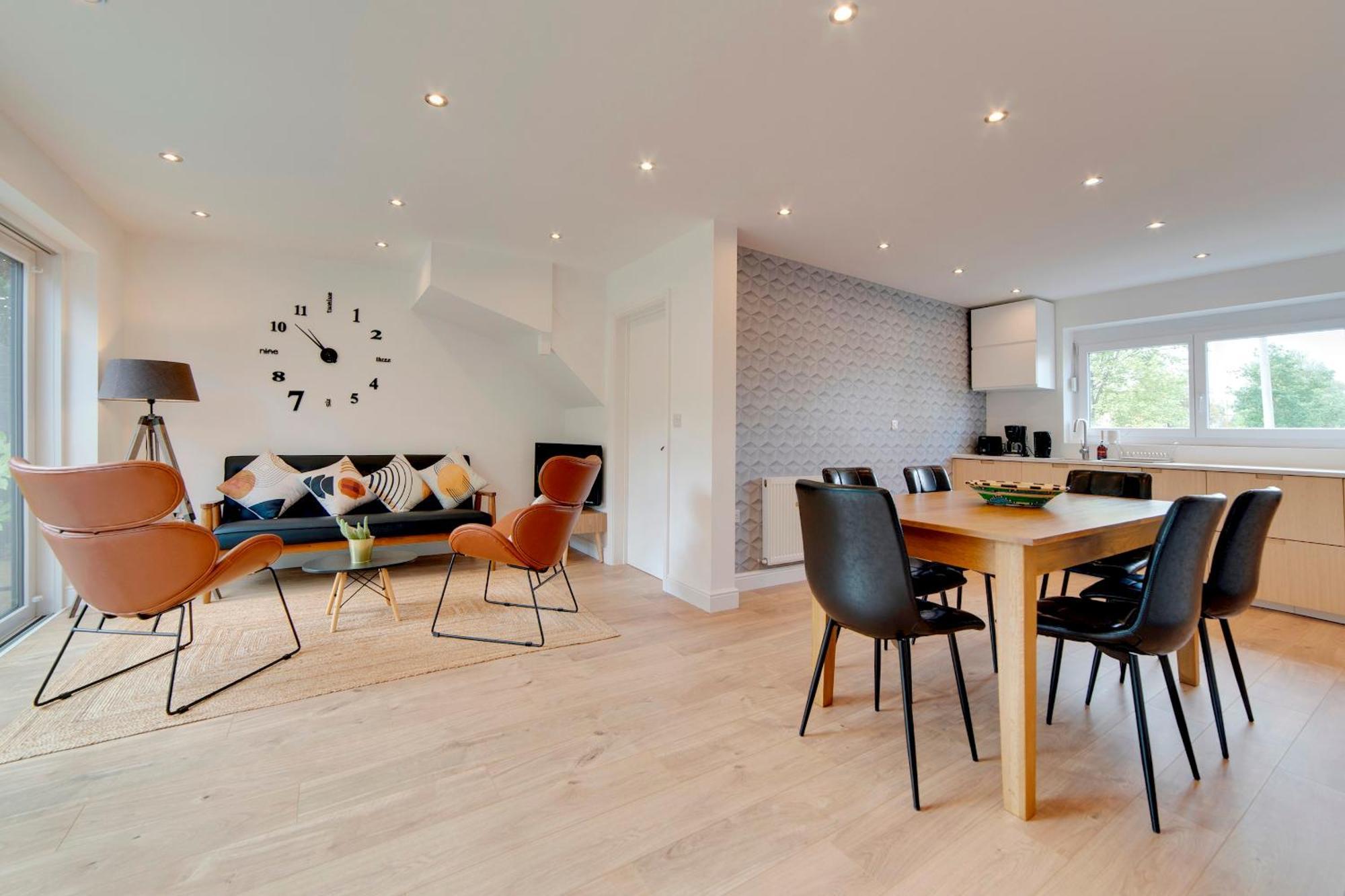 Pass The Keys 49 Byron Square Modern And Spacious 3 Bed Home With Free Parking CBG Екстериор снимка